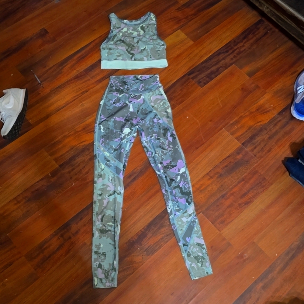 Gymshark Exercise Outfit / Yoga Pants and Top. Size Small.